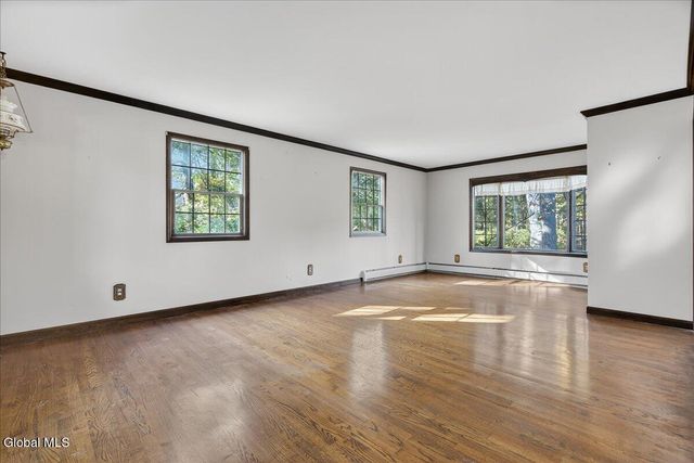 17 Belmonte Lane, Clifton Park, NY 12065