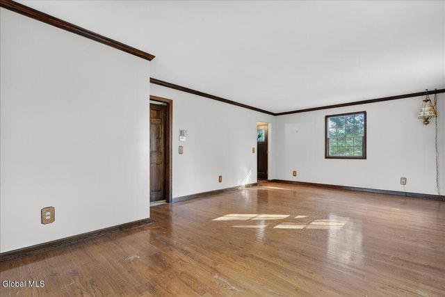 17 Belmonte Lane, Clifton Park, NY 12065