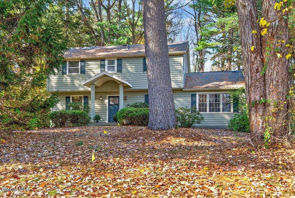 17 Belmonte Lane, Clifton Park, NY 12065