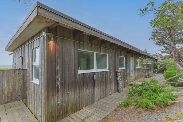 1100 Ocean View Drive, Wellfleet, MA 02667