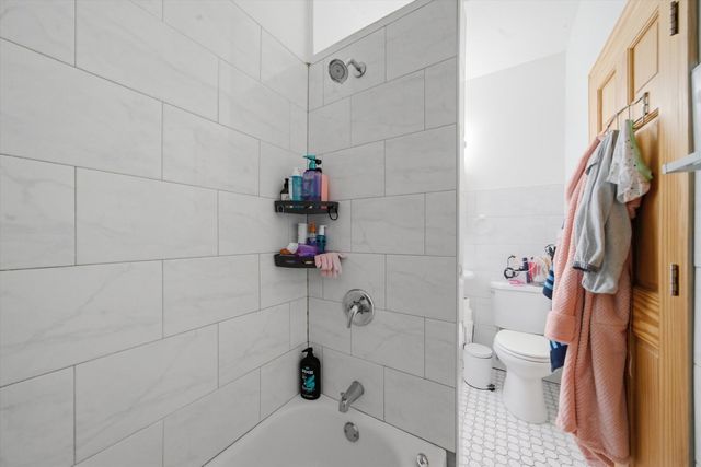 2921 N Kedzie Avenue, Chicago, IL 60618