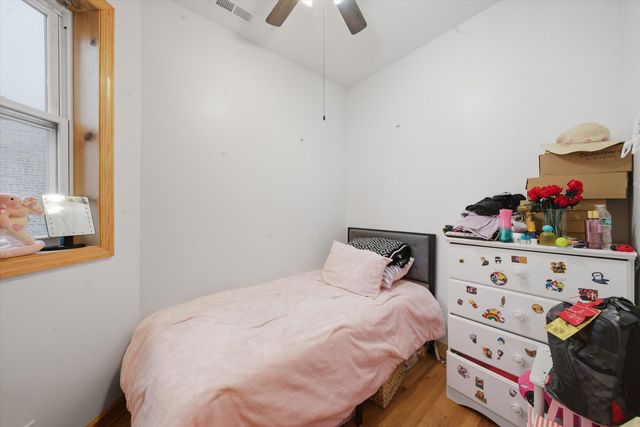 2921 N Kedzie Avenue, Chicago, IL 60618