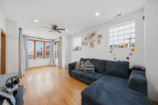 2921 N Kedzie Avenue, Chicago, IL 60618