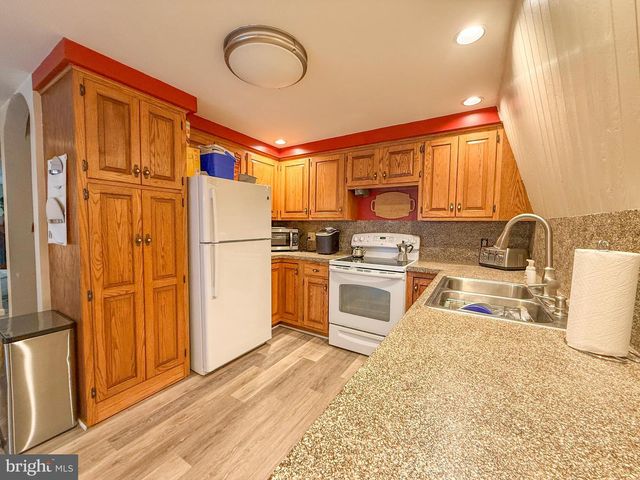 78 FAIRVIEW RD, Belleville, PA 17004