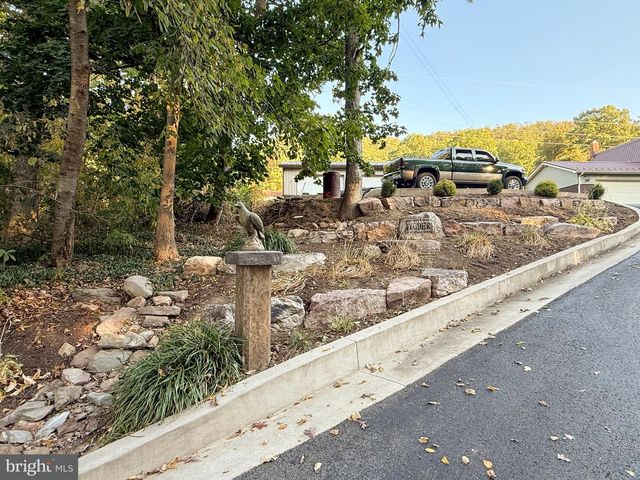 78 FAIRVIEW RD, Belleville, PA 17004