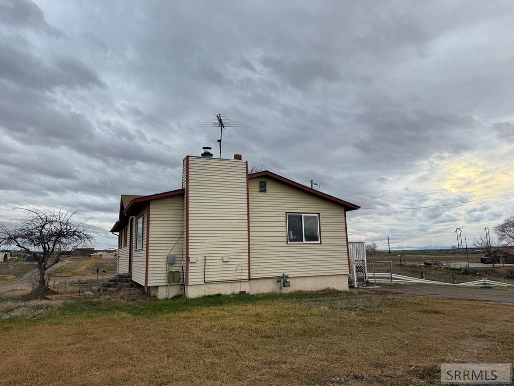 Image 10 of property listing at 2932 S Arthur Street, American Falls, ID 83211
