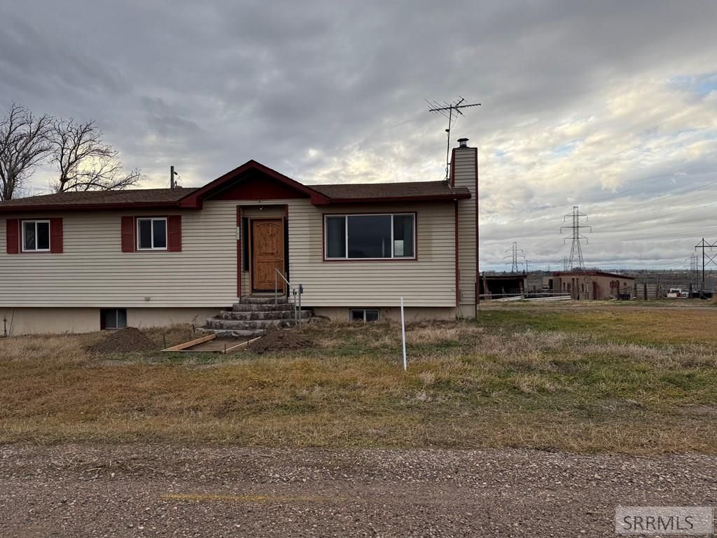 Image 16 of property listing at 2932 S Arthur Street, American Falls, ID 83211