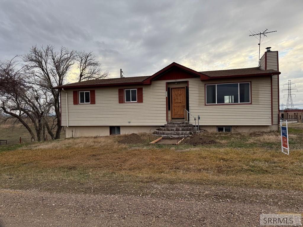 Image 2 of property listing at 2932 S Arthur Street, American Falls, ID 83211