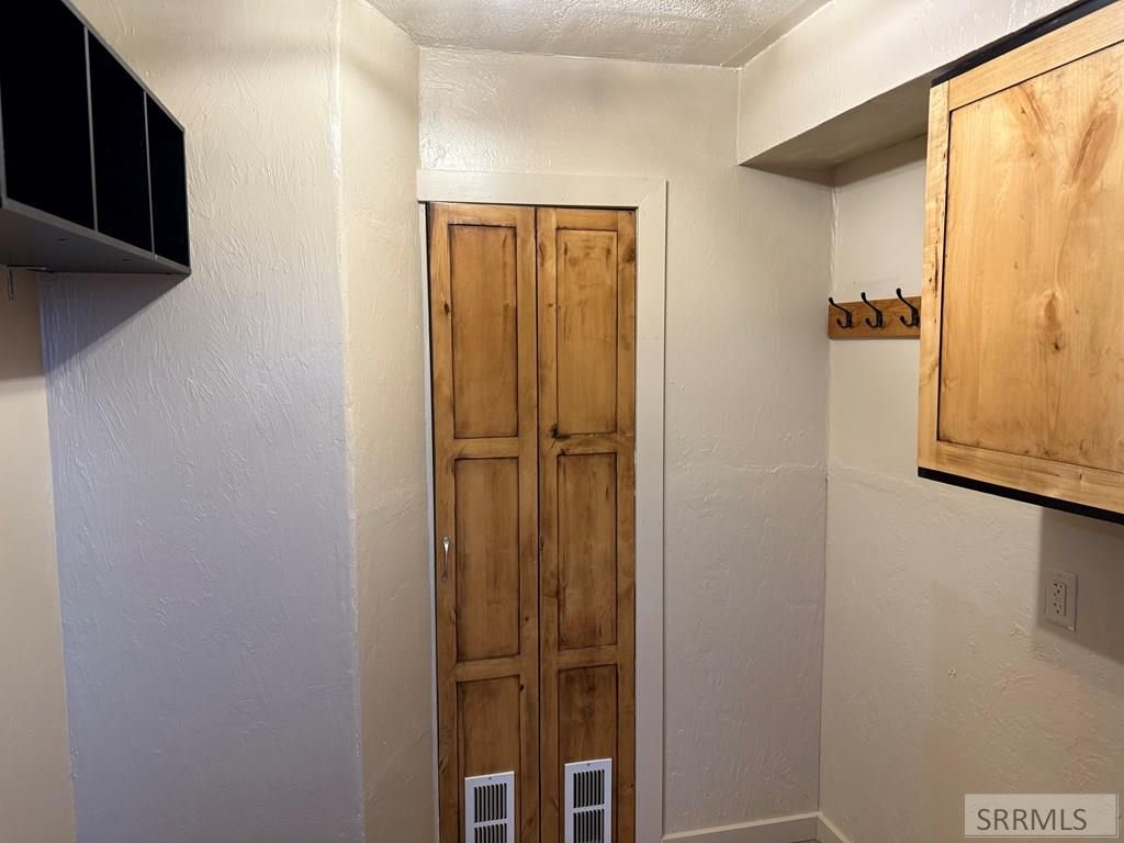 Image 20 of property listing at 2932 S Arthur Street, American Falls, ID 83211