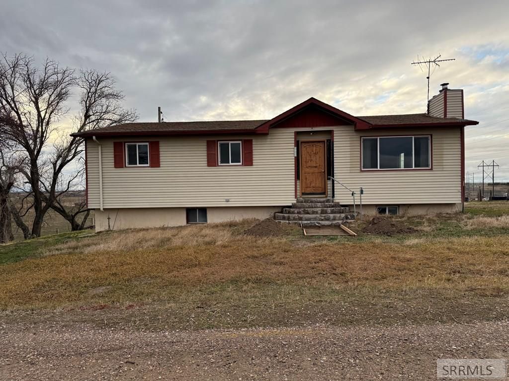 Image 3 of property listing at 2932 S Arthur Street, American Falls, ID 83211