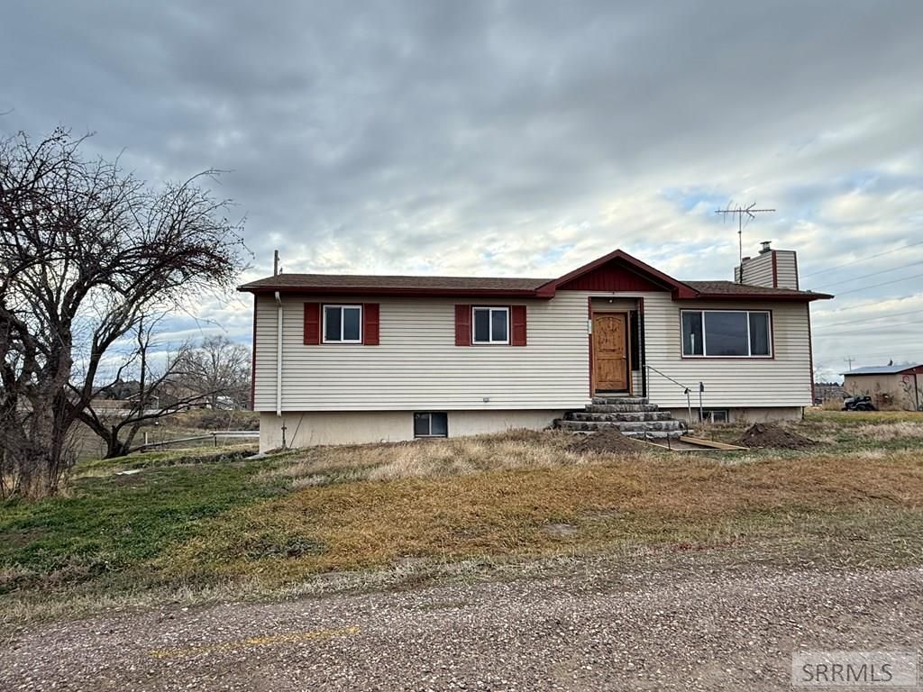 Image 5 of property listing at 2932 S Arthur Street, American Falls, ID 83211