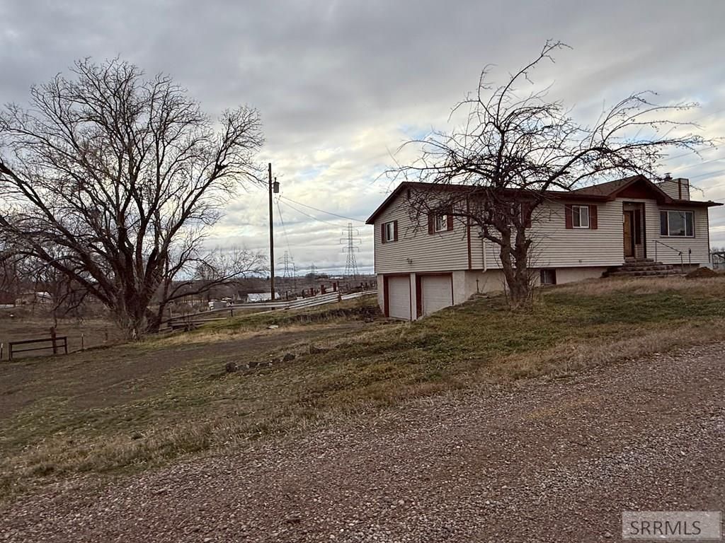 Image 7 of property listing at 2932 S Arthur Street, American Falls, ID 83211
