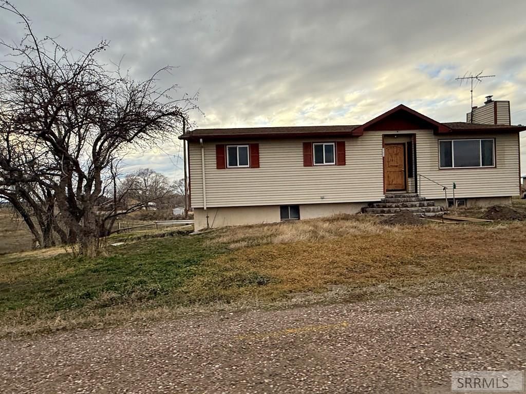 Image 9 of property listing at 2932 S Arthur Street, American Falls, ID 83211