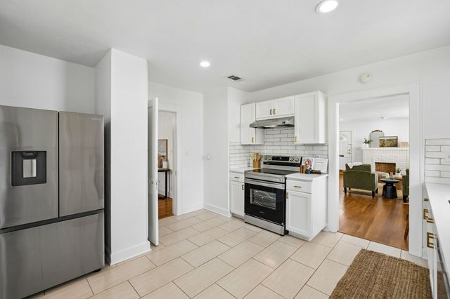 4020 Byers Avenue, Fort Worth, TX 76107