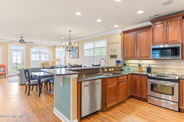 901 Ocean Boulevard B, Surf City, NC 28445