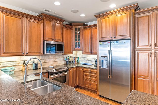 901 Ocean Boulevard B, Surf City, NC 28445