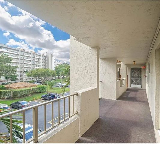 3910 Inverrary Boulevard 703B, Lauderhill, FL 33319