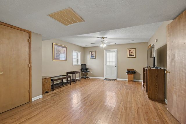 400 Cessna Cir, Winchester, TN 37398