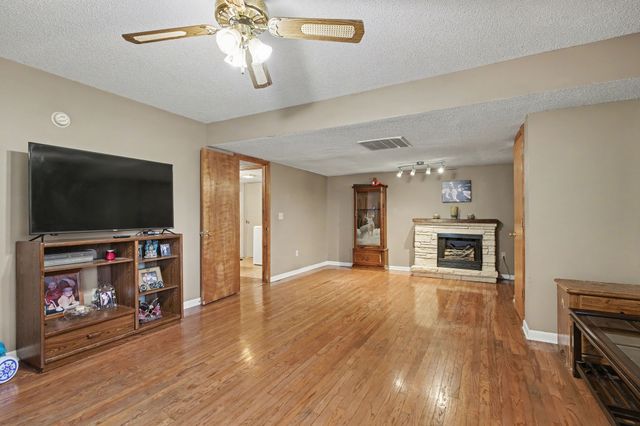 400 Cessna Cir, Winchester, TN 37398