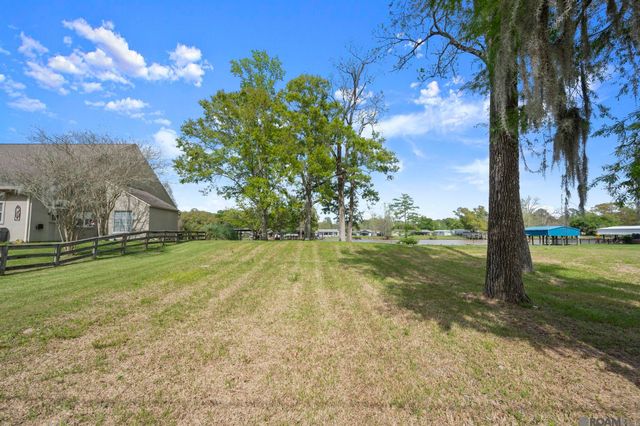 13224 Bayou Terrace Dr, St Amant, LA 70774