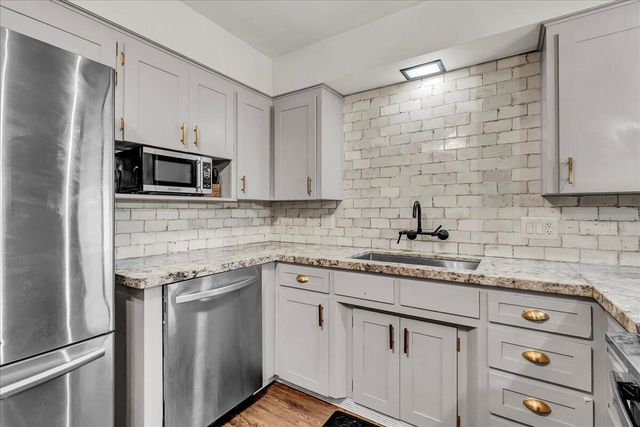 1411 S Divisadero Street 1, Visalia, CA 93277