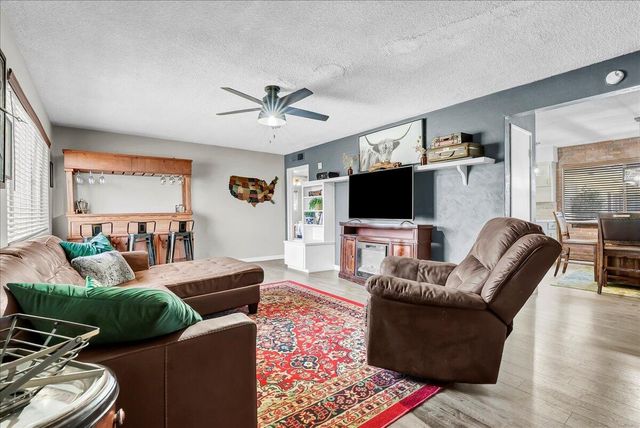 1411 S Divisadero Street 1, Visalia, CA 93277