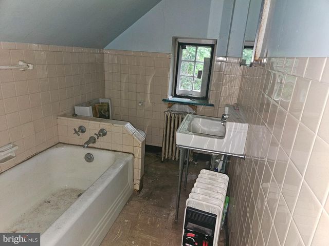533 HERMIT ST, Philadelphia, PA 19128