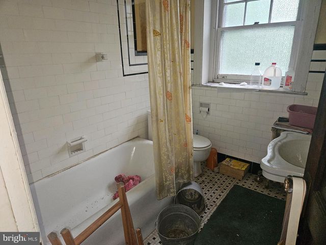 533 HERMIT ST, Philadelphia, PA 19128