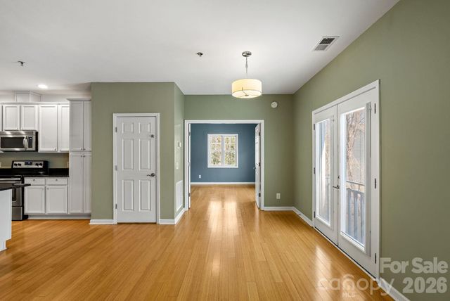 600 N Skyloft Drive 202, Asheville, NC 28801