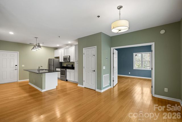 600 N Skyloft Drive 202, Asheville, NC 28801