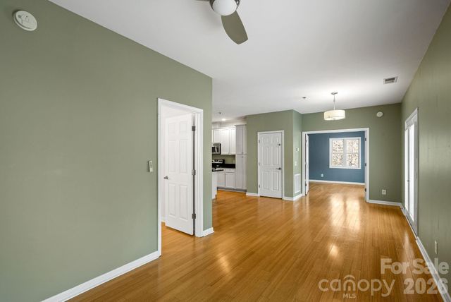 600 N Skyloft Drive 202, Asheville, NC 28801