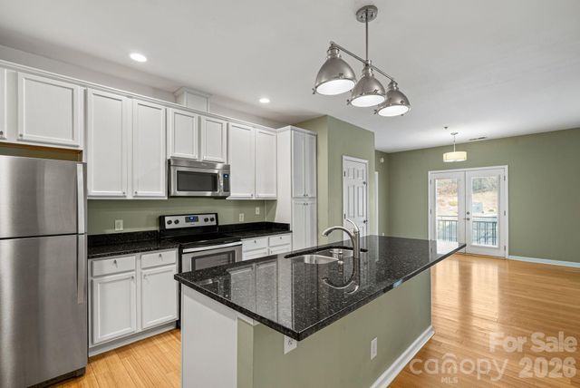 600 N Skyloft Drive 202, Asheville, NC 28801