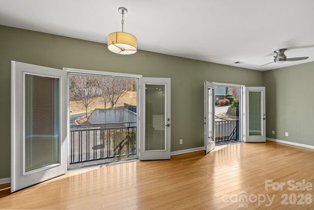 600 N Skyloft Drive 202, Asheville, NC 28801