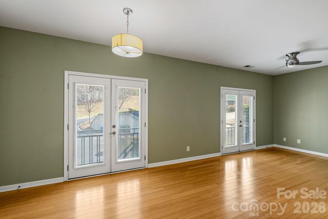 600 N Skyloft Drive 202, Asheville, NC 28801