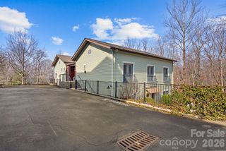 600 N Skyloft Drive 202, Asheville, NC 28801