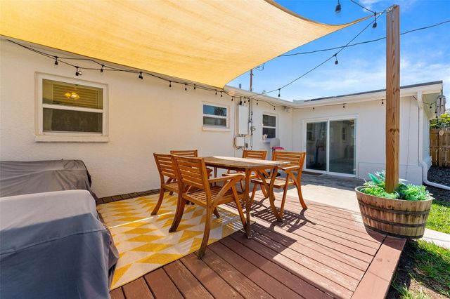 251 DAVISON AVENUE NE, St Petersburg, FL 33703