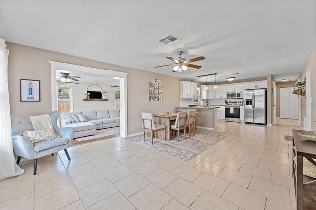 251 DAVISON AVENUE NE, St Petersburg, FL 33703