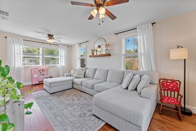 251 DAVISON AVENUE NE, St Petersburg, FL 33703