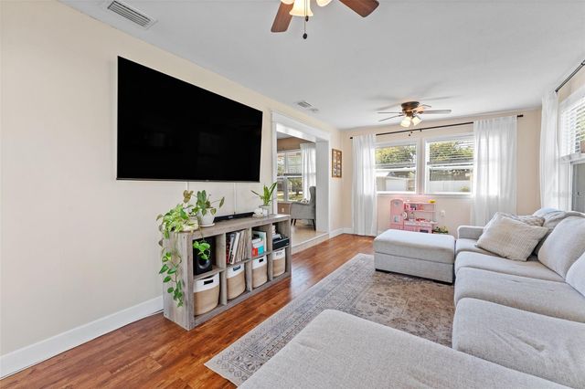 251 DAVISON AVENUE NE, St Petersburg, FL 33703