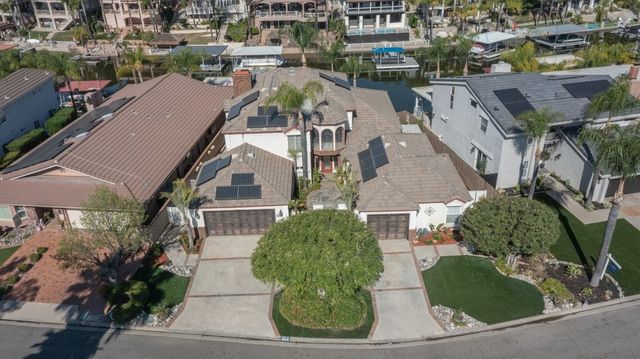 30245 White Wake, Canyon Lake, CA 92587