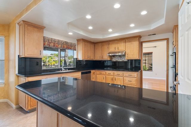 30245 White Wake, Canyon Lake, CA 92587