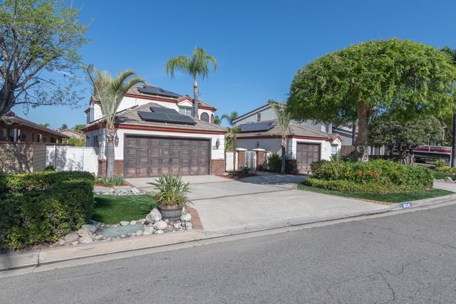 30245 White Wake, Canyon Lake, CA 92587