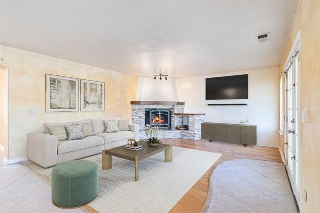 30245 White Wake, Canyon Lake, CA 92587