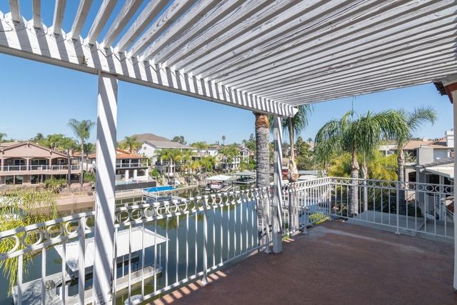 30245 White Wake, Canyon Lake, CA 92587