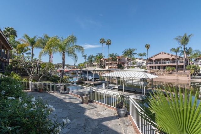 30245 White Wake, Canyon Lake, CA 92587