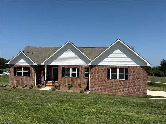 130 Oak Pointe Lane, Wilkesboro, NC 28697