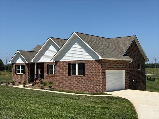 130 Oak Pointe Lane, Wilkesboro, NC 28697