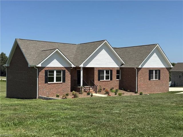 130 Oak Pointe Lane, Wilkesboro, NC 28697