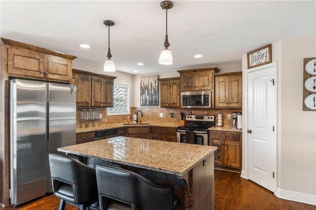 1004 SE Beatty Court, Blue Springs, MO 64014