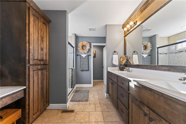 1004 SE Beatty Court, Blue Springs, MO 64014